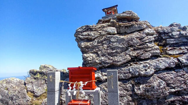剣山本宮劔神社・宝蔵石神社